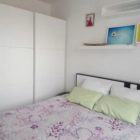 Silver Bell Apartment Warna