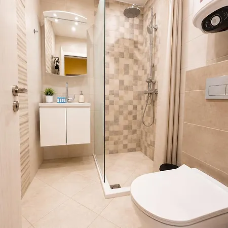 Silver Bell Apartment *